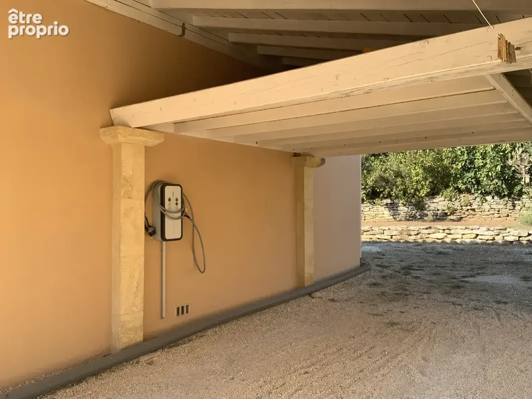 Uzès, Villa de plain pied sur terrain arboré avec piscine. - photo 22