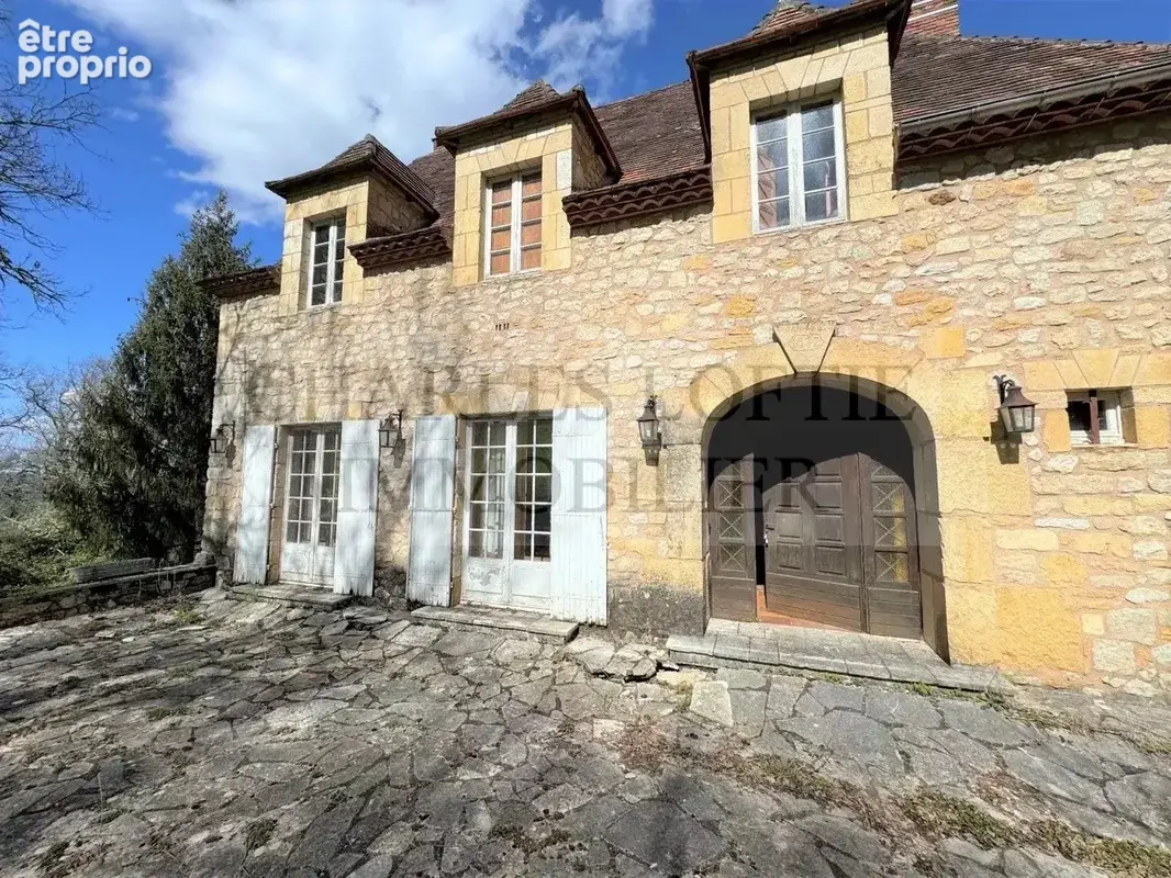 Belle demeure à remettre au goût du jour, nichée dans son parc de plus de 7200 m², avec piscine. - photo 8