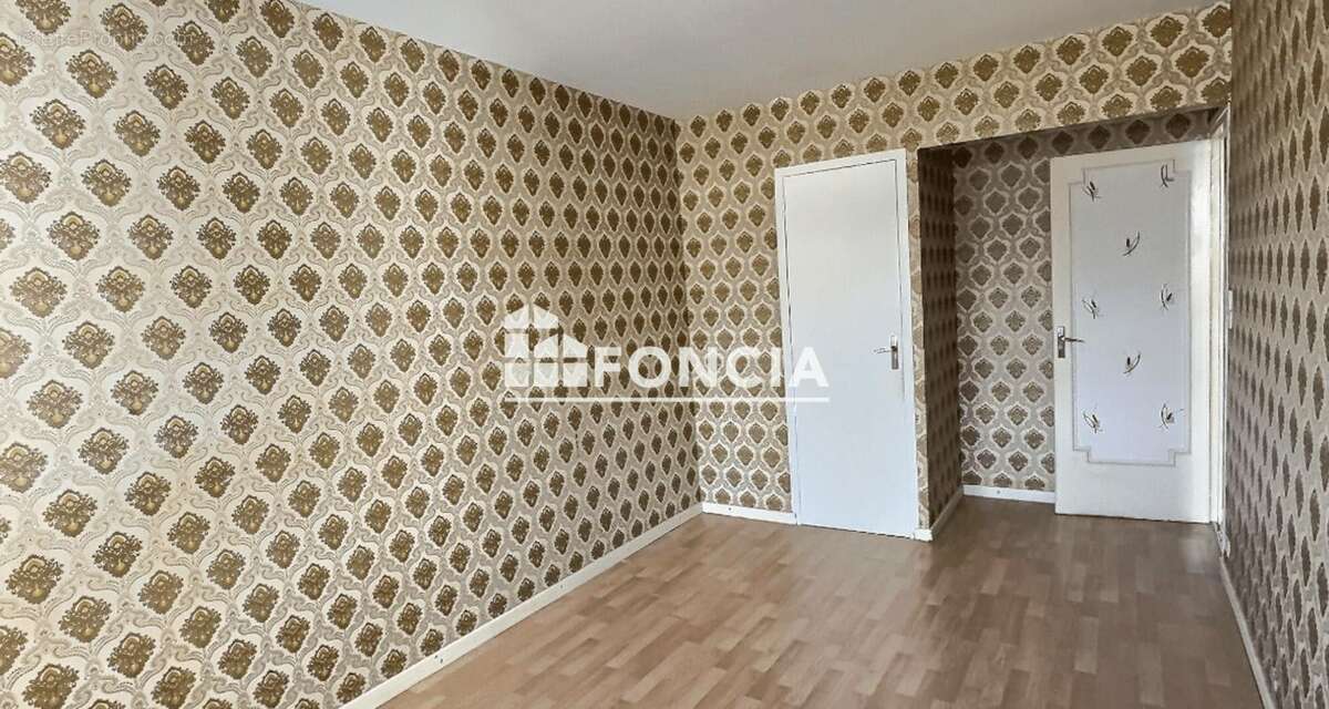 Appartement à LE CHAMBON-FEUGEROLLES