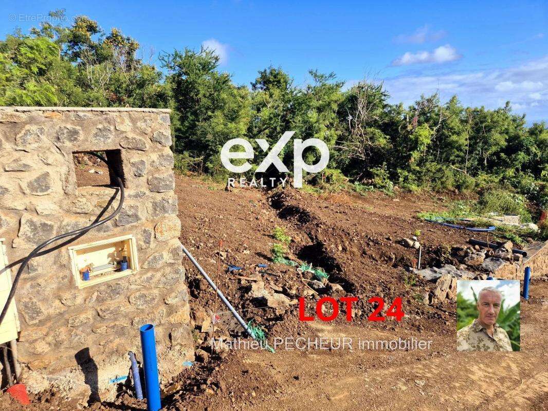 Terrain à SAINT-LEU