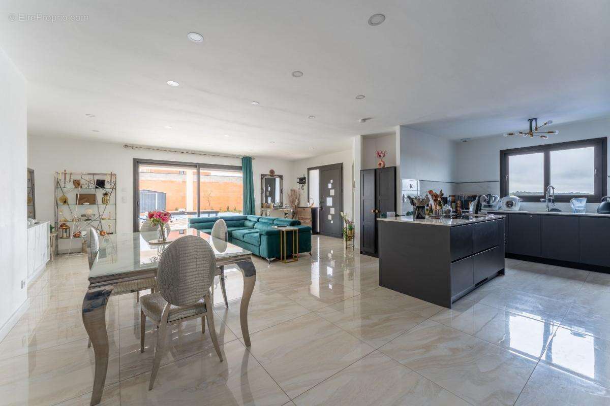 Maison à COULOUNIEIX-CHAMIERS