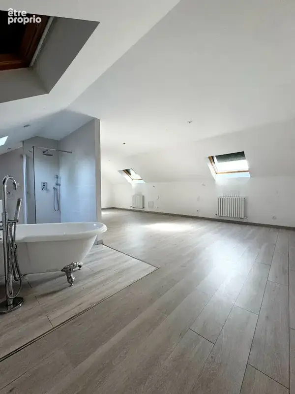 Maison contemporaine spacieuse à vendre à Louvroil - 11 pièces, grand terrain, calme assuré - photo 11