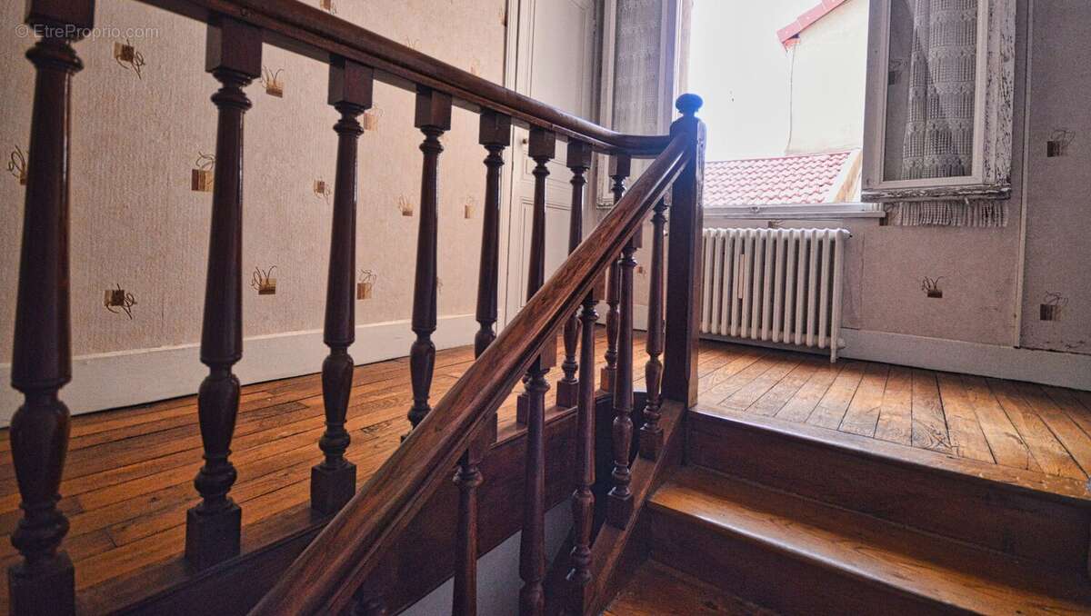 À VENDRE  VICHY - Maison 5 chambres à fort potentiel - photo 6