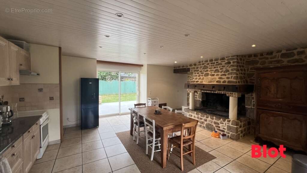 Maison à MEZIERES-SUR-COUESNON