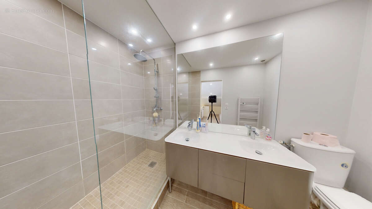 Maison 208 m² avec piscine, jacuzzi, et dépendance - photo 9