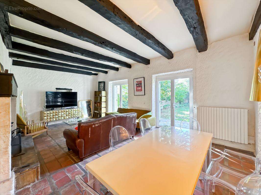 Maison à ANTONNE-ET-TRIGONANT