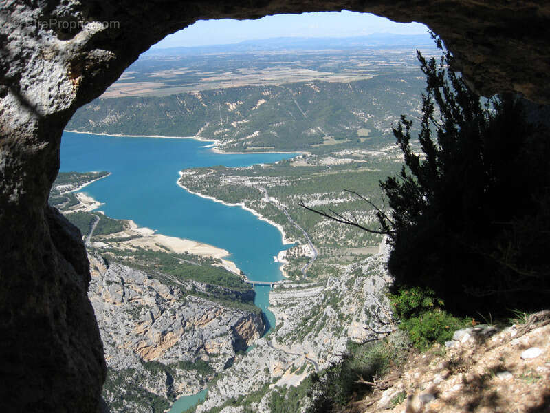 Commerce à MOUSTIERS-SAINTE-MARIE