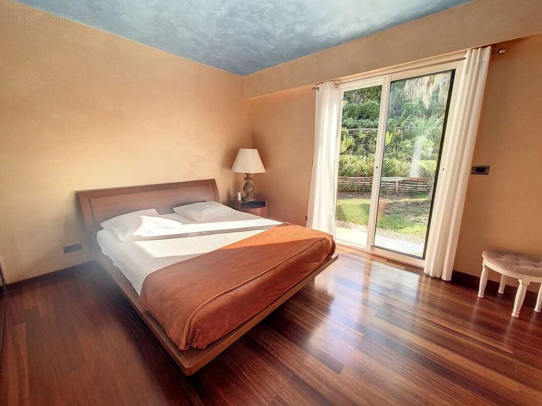 Maison à MANDELIEU-LA-NAPOULE