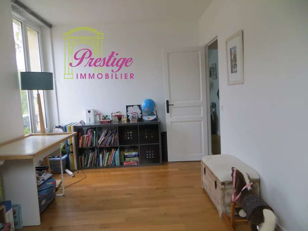 Maison à LE MESNIL-LE-ROI