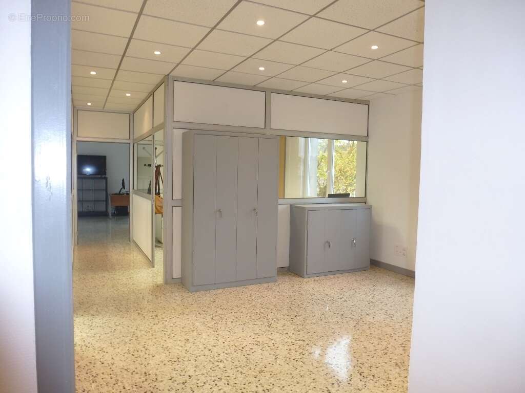 Commerce à SAINT-CLAIR-DU-RHONE