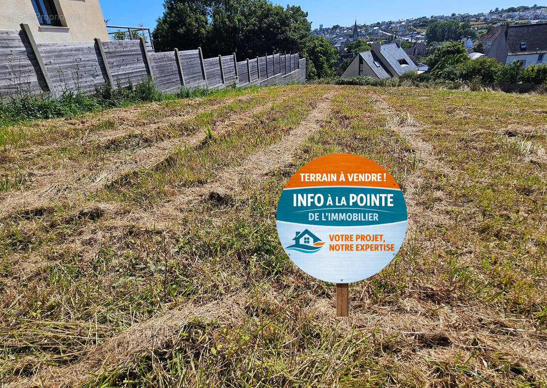 Terrain à CAMARET-SUR-MER