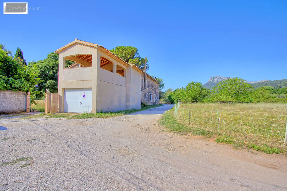 Appartement à SOLLIES-VILLE