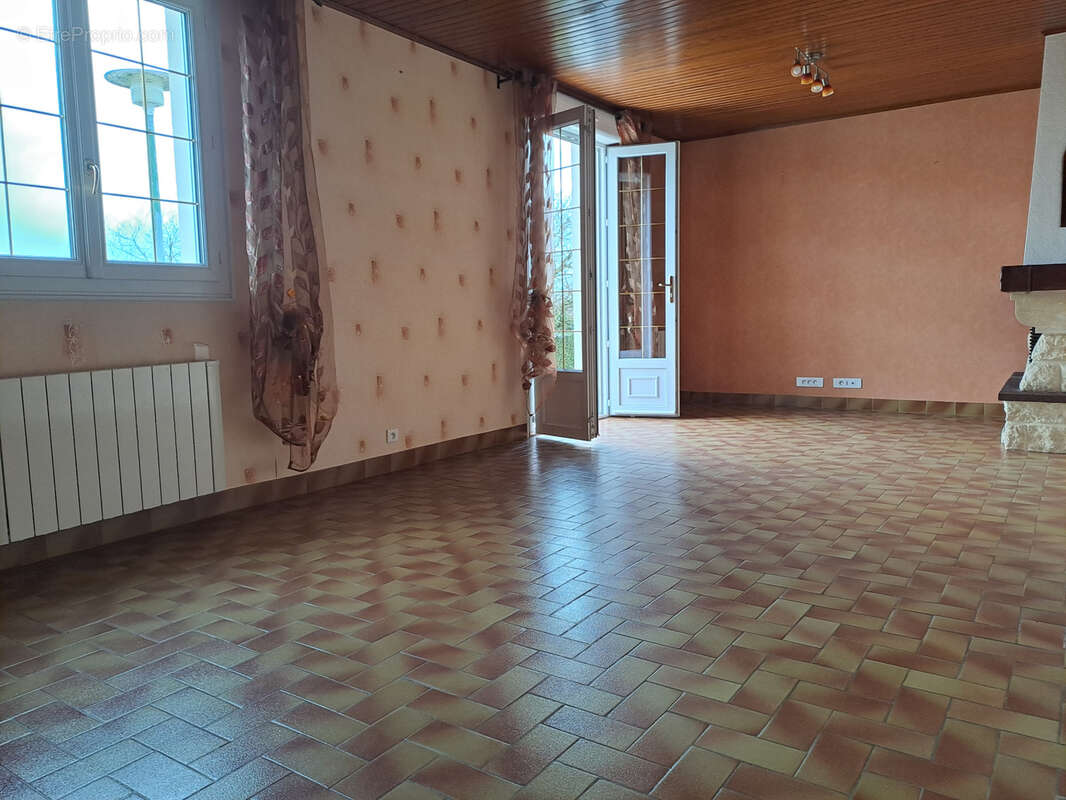 Maison à SAINT-HERBLON