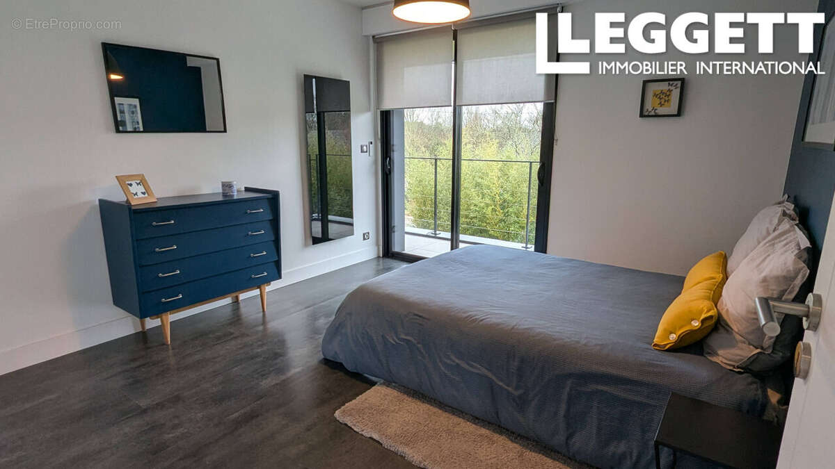 Superbe maison d'architecte de 265m² avec 6 chambres, deux salles de bains, piscine et terrasses - photo 10