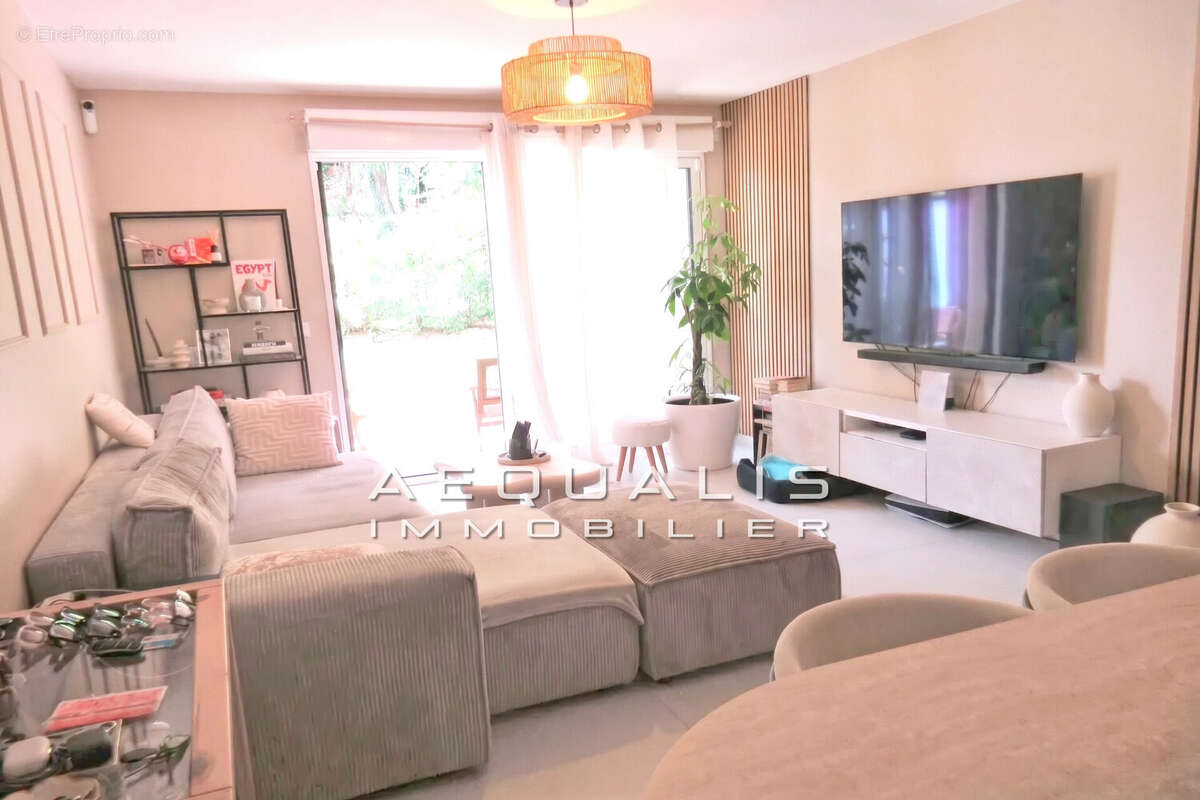Appartement à EZE