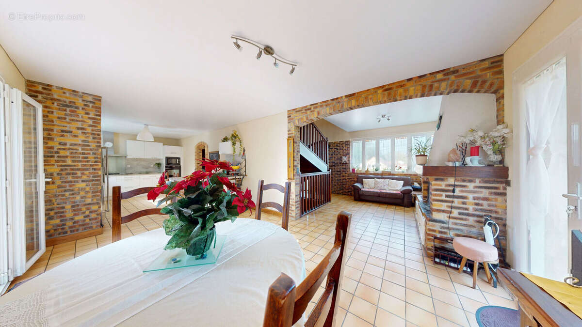Maison à SAINT-MAURICE-MONTCOURONNE