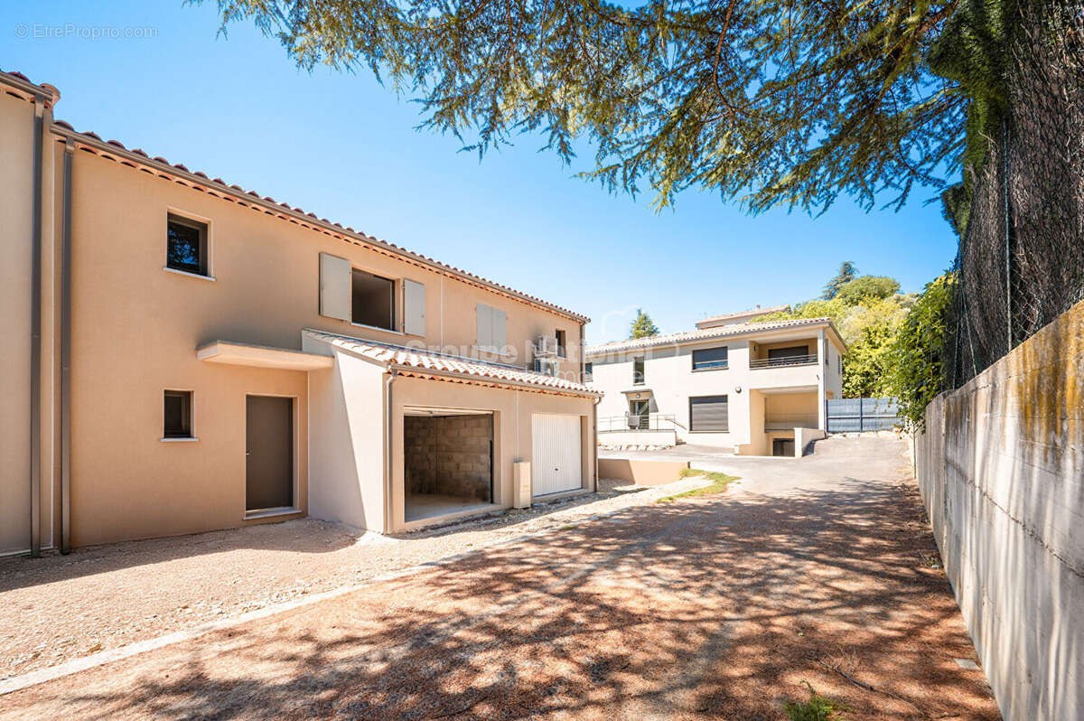 Maison à VINON-SUR-VERDON