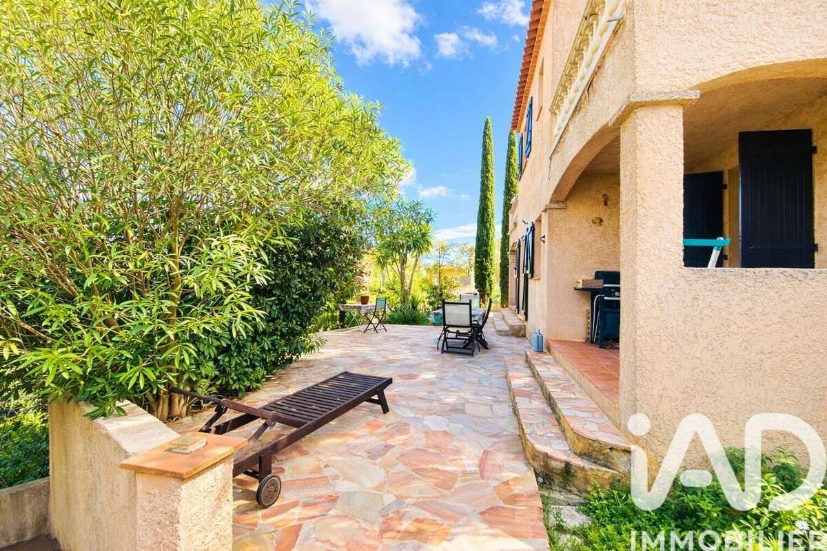 Photo 2 - Maison à ROQUEBRUNE-SUR-ARGENS