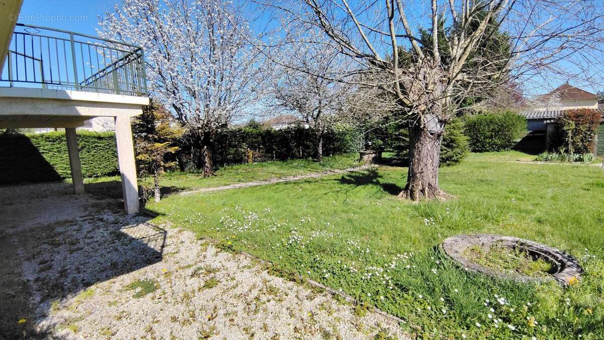 Maison à TERRASSON-LAVILLEDIEU