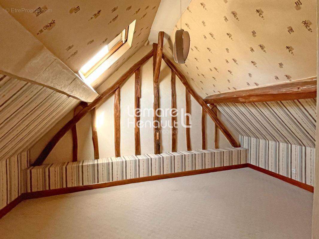 Maison à AUNAY-SOUS-CRECY
