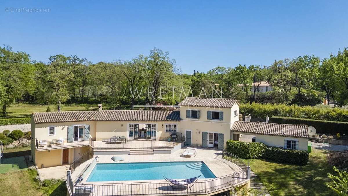 Maison à CHATEAUNEUF-GRASSE