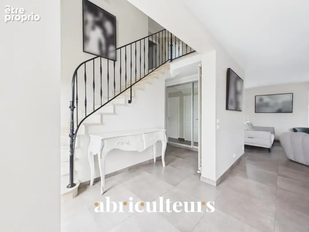 Maison familiale individuelle avec jardin - 6 pièces - 185 m² - Ormesson-sur-Marne - photo 9