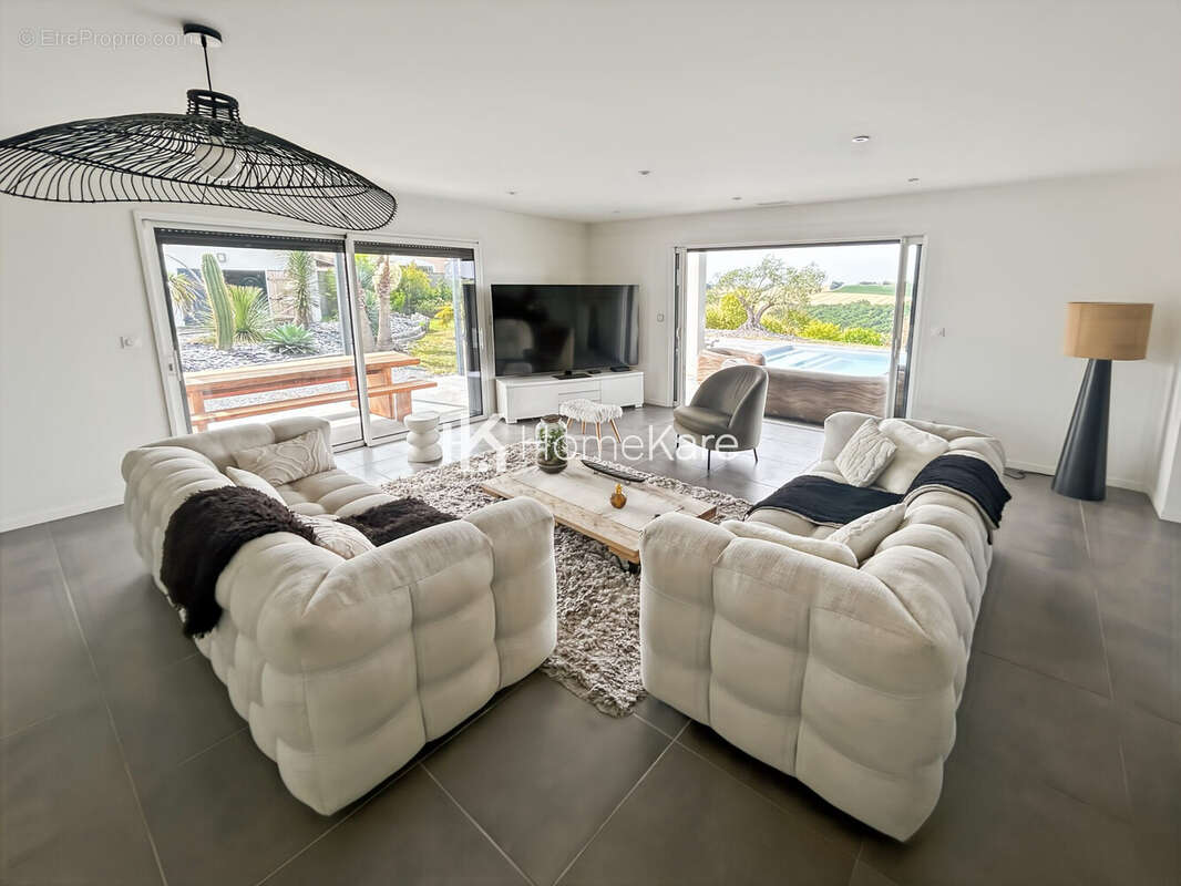 Maison 143 m² à L'isle-Jourdain  - photo 5