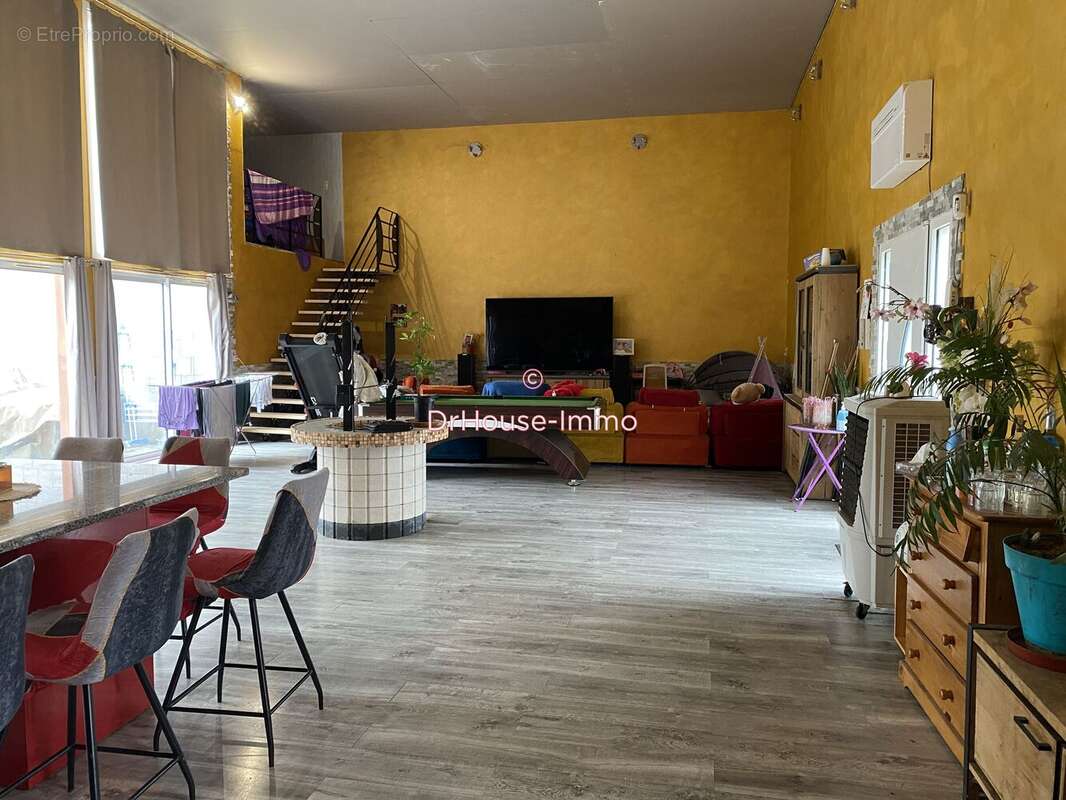 Commerce à SAUGNACQ-ET-MURET