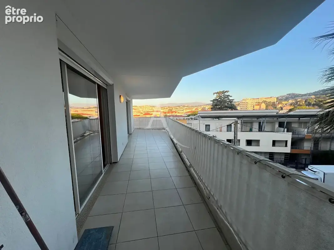 Grand duplex en étage à seulement 5 minutes à pied de la rue d'Antibes - photo 2
