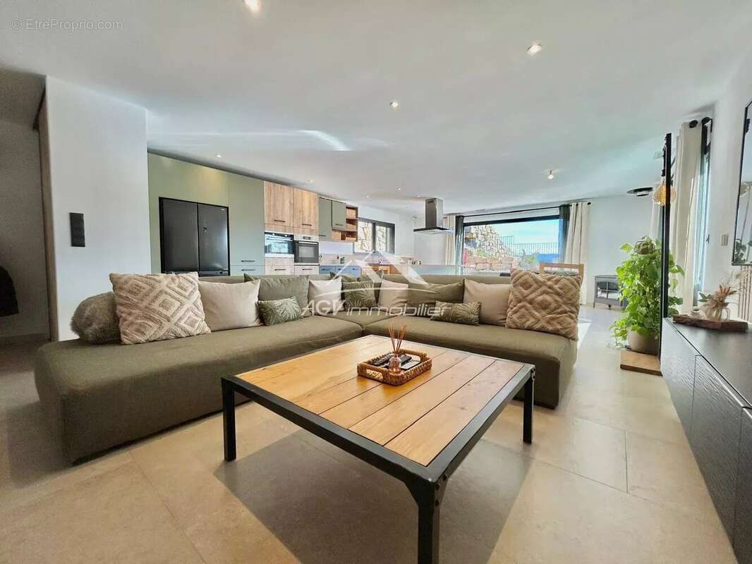 Maison à SAINT-JEAN-DU-PIN