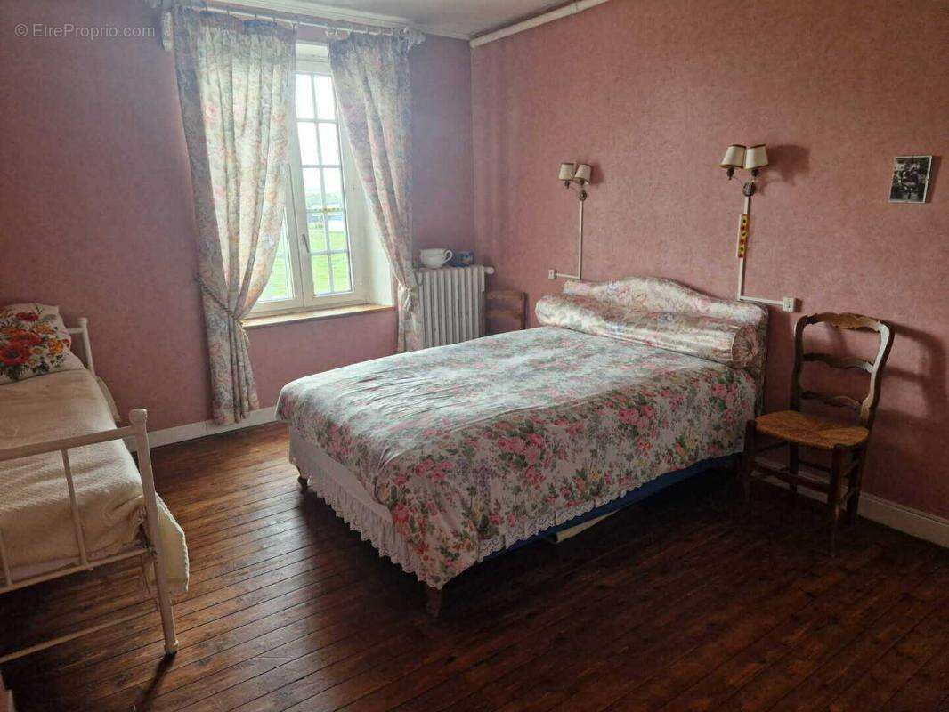 Maison à NEUVILLE-LEZ-BEAULIEU