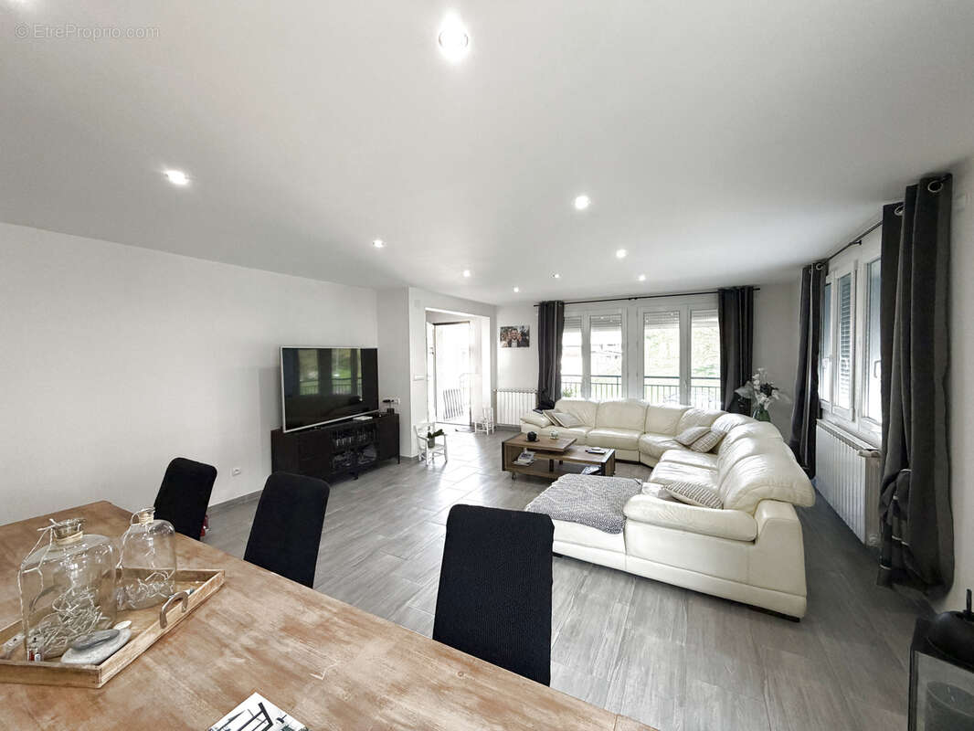 Maison à MONTAIGU-DE-QUERCY