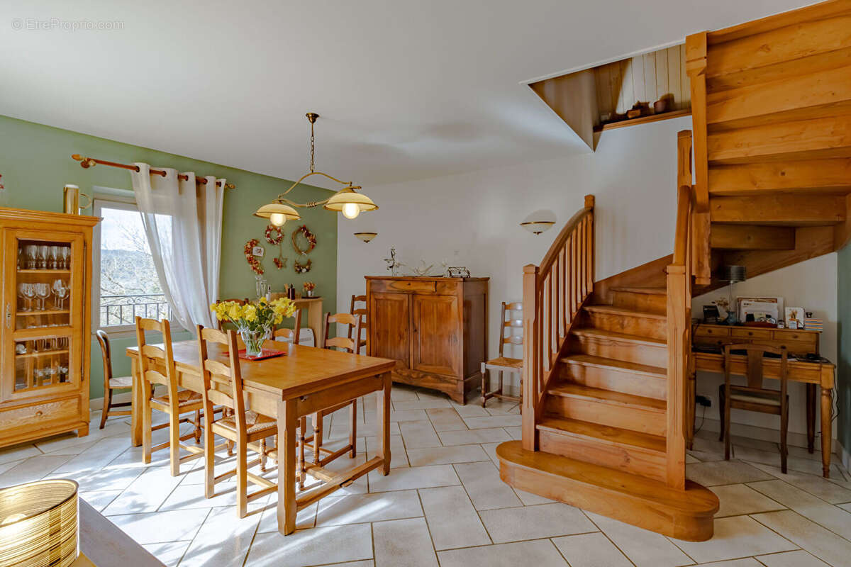 Maison à CARSAC-AILLAC