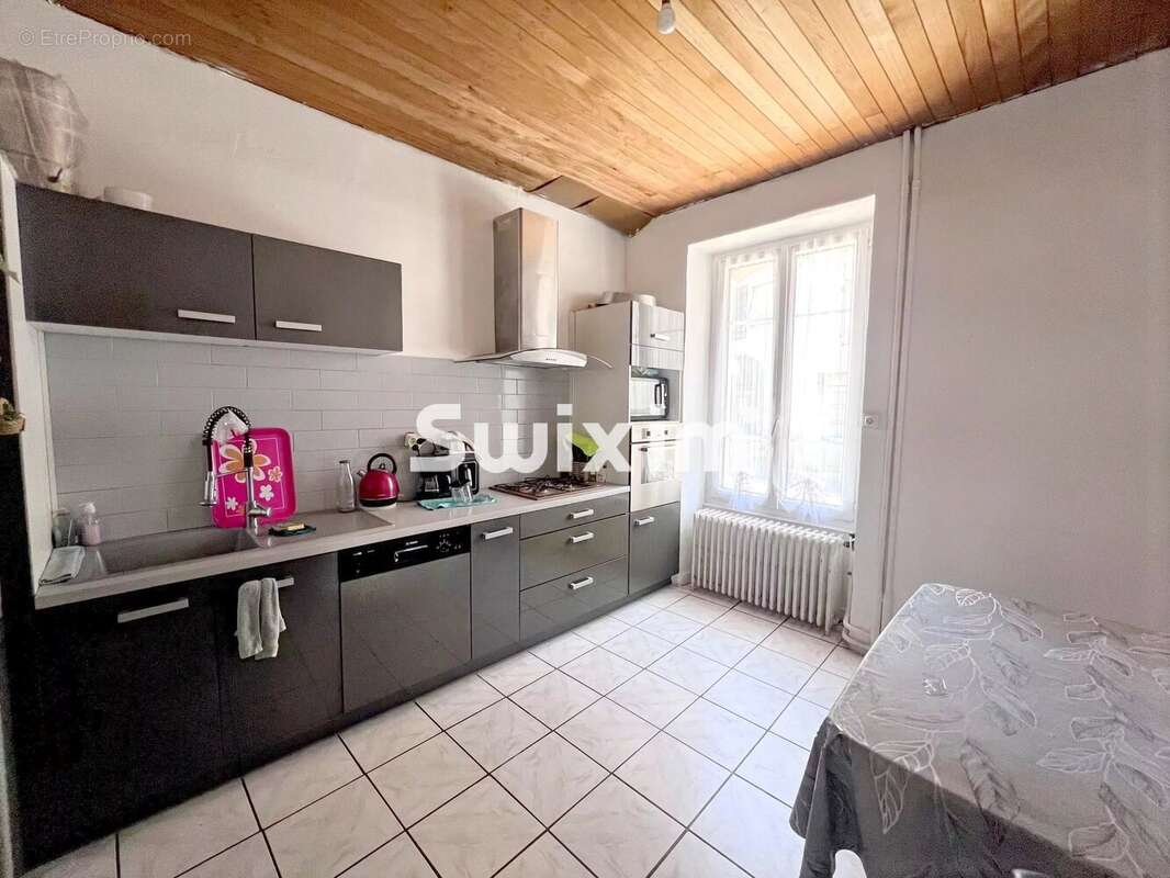 Volume, charme, et potentiel : la maison qu’il vous faut - photo 3