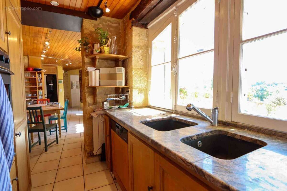 T02.20241327 - Maison à BEYNAC-ET-CAZENAC