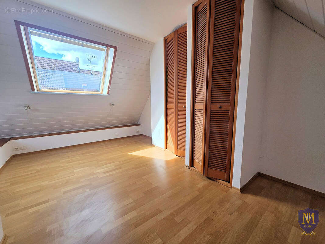 Blotzheim avec vue dégagée grand 2/3 pièces en duplex de 74 m2 avec balcon - photo 7