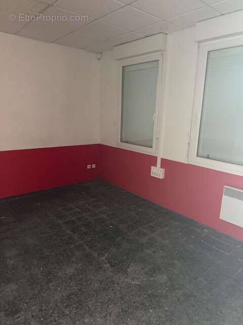 Commerce à LE CHAMBON-FEUGEROLLES