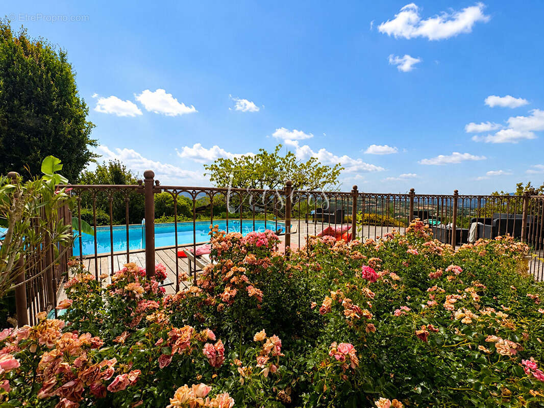 Maison de charme rénovée avec piscine et panorama d'exception - Quintal - photo 10
