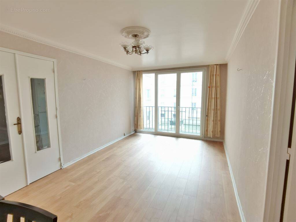 Appartement à PARIS-19E
