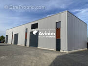 Façade  - Commerce à COMBRONDE