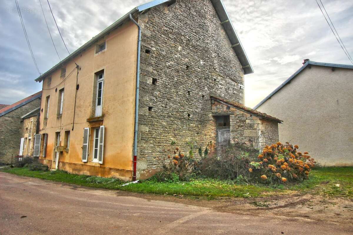 Maison à SAINT-MARTIN-DU-MONT