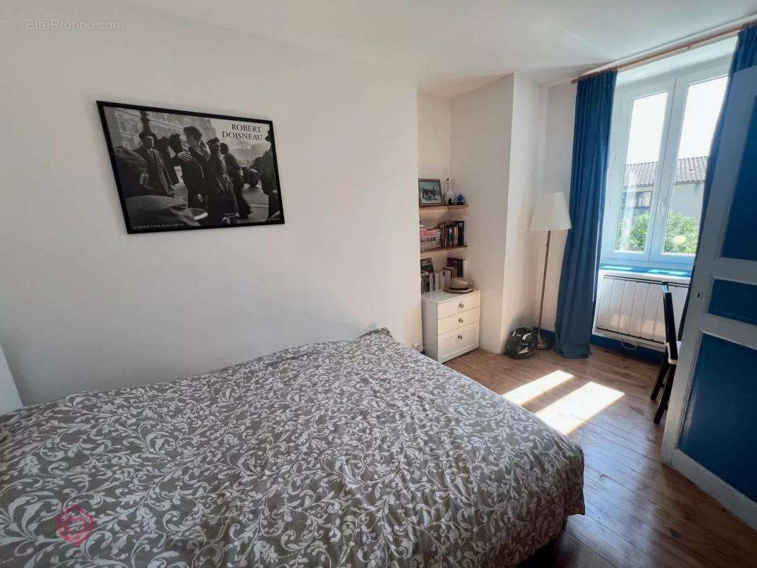 Commerce à LE MAS-D&#039;AZIL