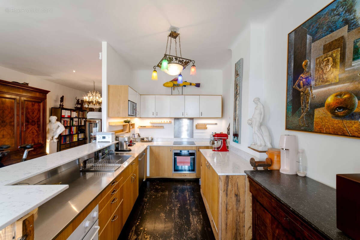 Appartement à MARSEILLE-1E