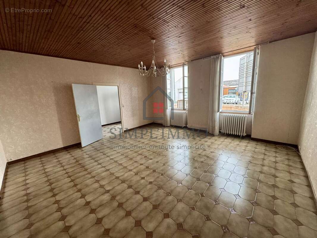 Maison T5 + garages SAINT-AGNANT - photo 4