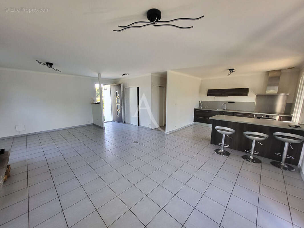 Maison à LA CHAPELLE-LAUNAY