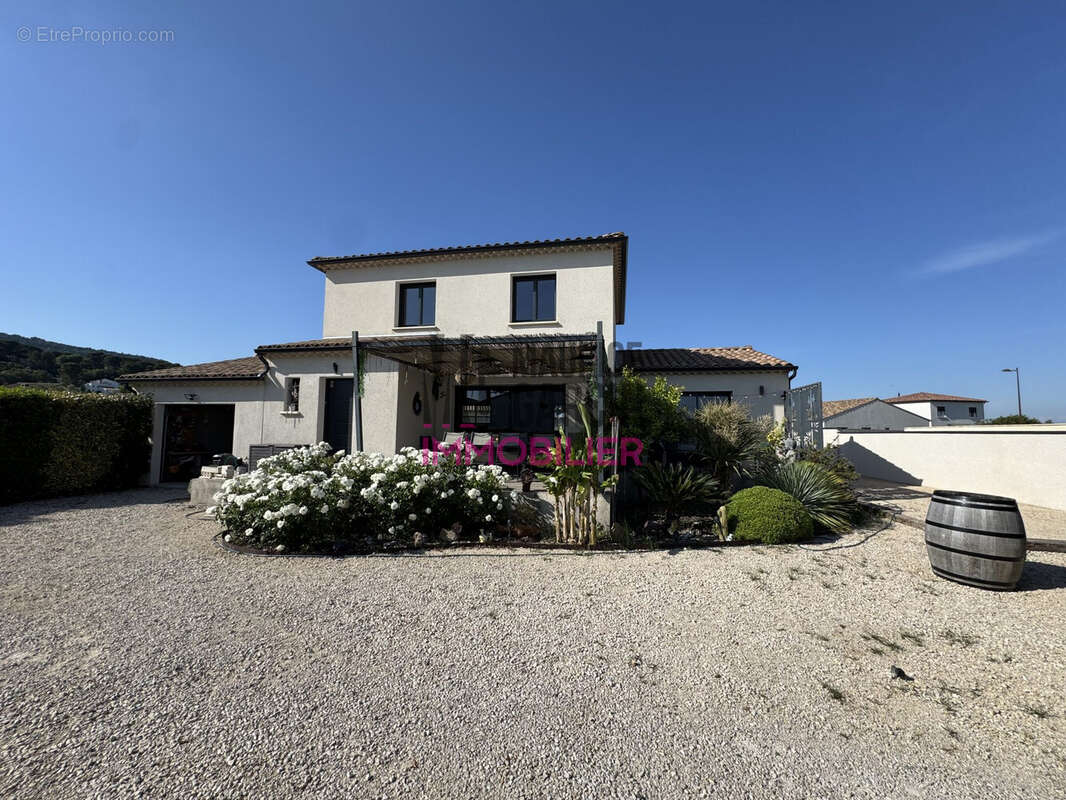 Maison à LAUDUN-L'ARDOISE