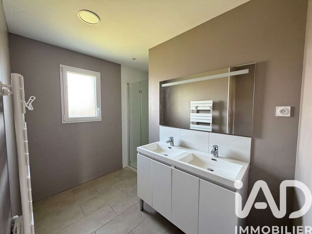 Maison 101 m² à Neuville-De-Poitou  - photo 8