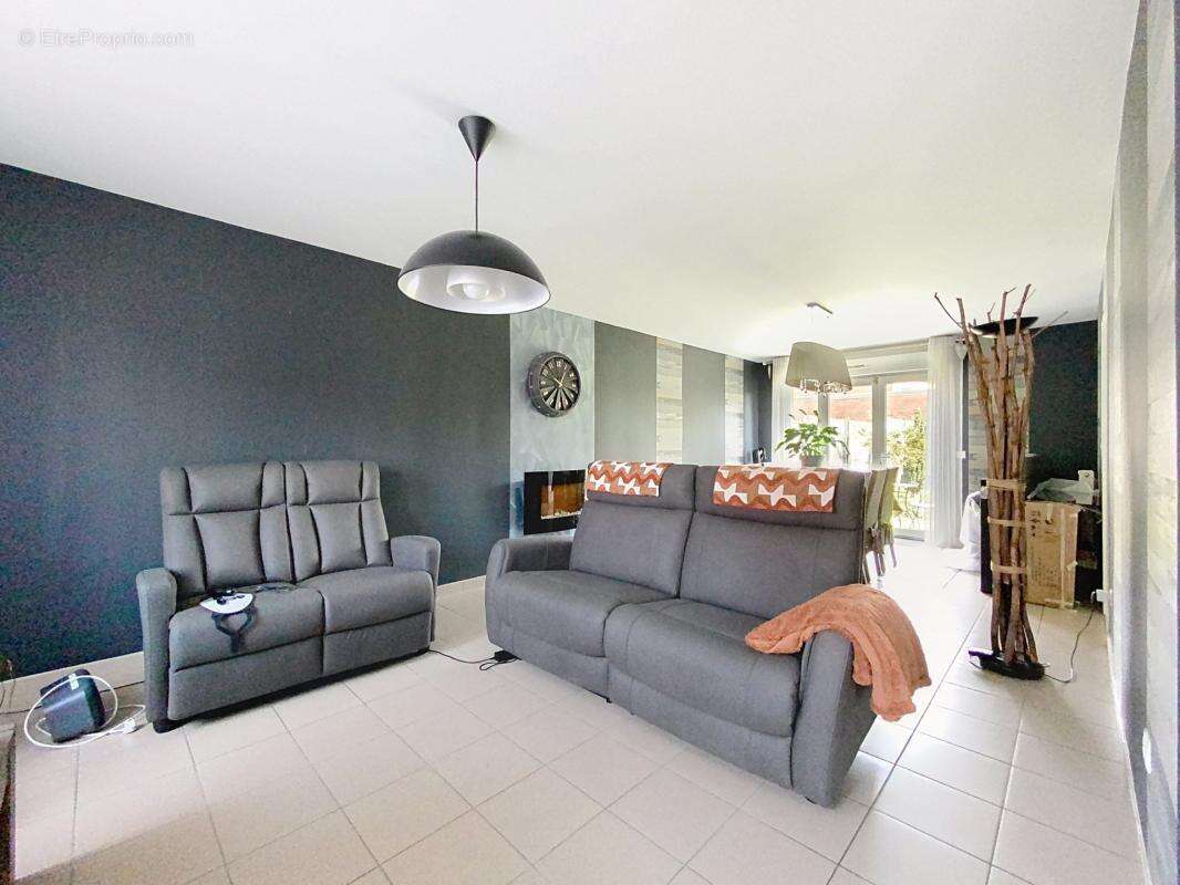 Maison à LA CHAPELLE-D'ARMENTIERES