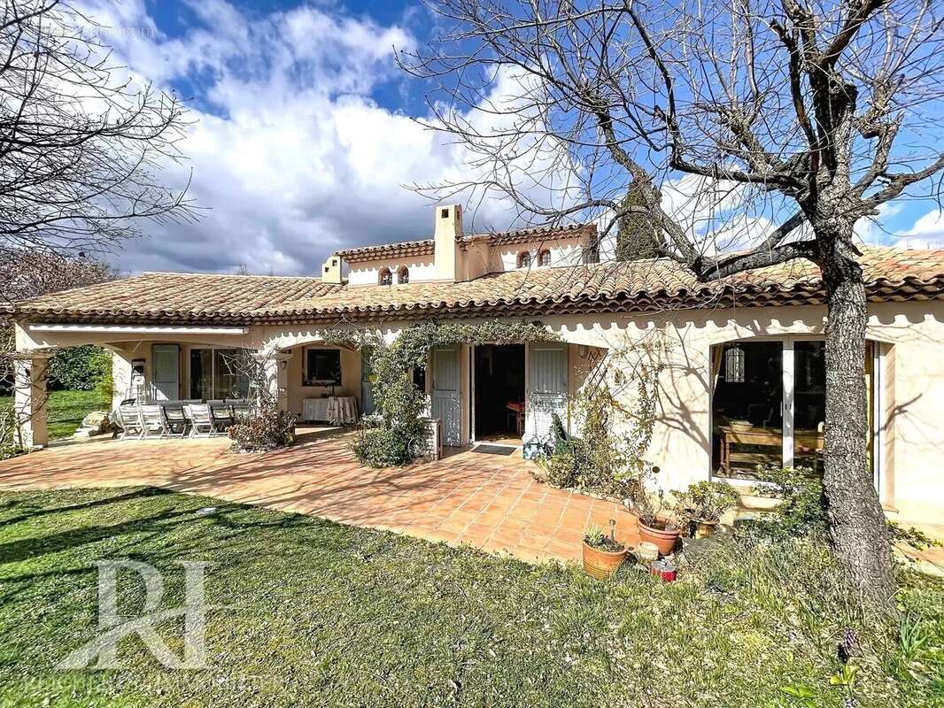 Maison à SAINT-CEZAIRE-SUR-SIAGNE