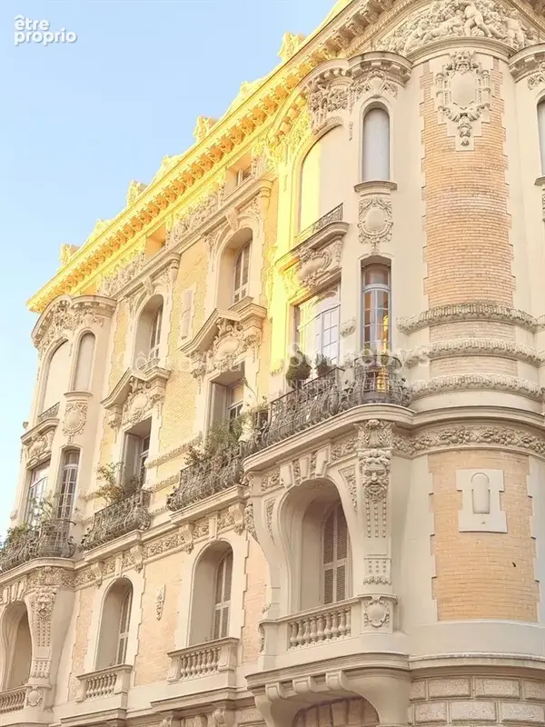 Nice Carré d’Or, appartement bourgeois de 120 m² rénové dans un immeuble Belle Époque - photo 1